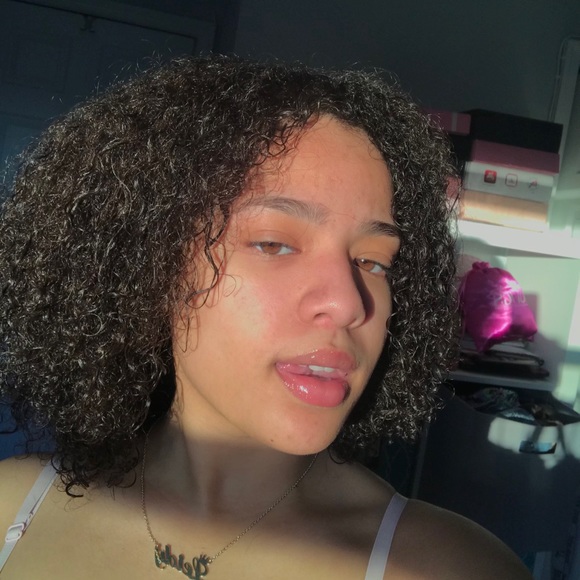 Meet your Posher, Maya - Picture 2 of 7